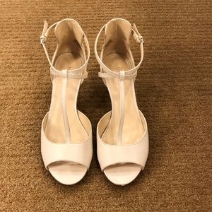 Off white Nine West mid heel pump